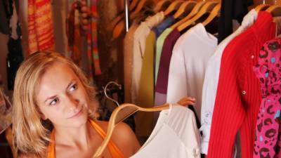 Разбираем гардероб: семь женских вещей, которые давно устарели