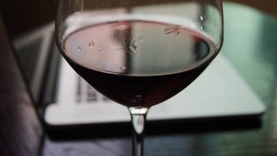 Американские ученые опровергли пользу употребления бокала вина в день