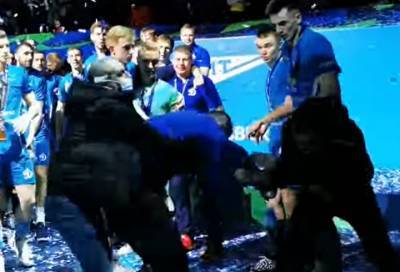 Болельщик волейбольного «Динамо» пострадал, пытаясь отпраздновать победу своей команды в Петербурге