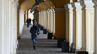 Количество заболевших COVID-19 снизилось на 30% в Петербурге
