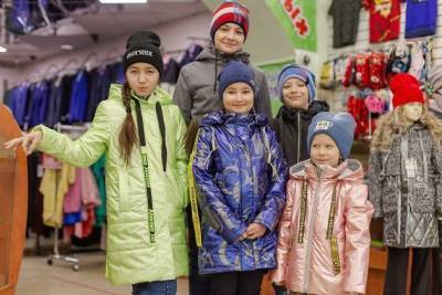 Стильные куртки, шапки и свитшоты для детей поступили в «Для самых главных» в Чите