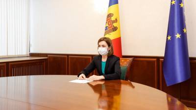 Президентка Молдовы Санду попросила Россию поделиться "Спутником V"