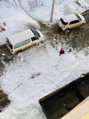 Прокуратура проводит проверку по факту падения снега с крыши дома в Долинске