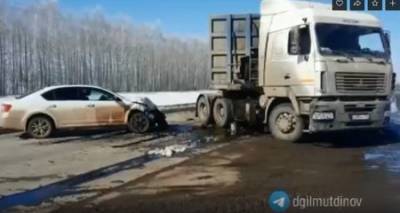 В Башкирии 33-летняя пассажирка легковушки пострадала в ДТП из-за неуступившего дорогу грузовика