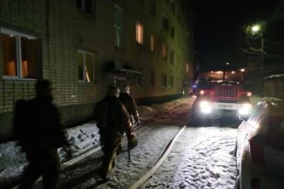 В Екатеринбурге 20 человек эвакуировались из горящего общежития
