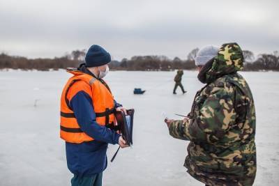 Житель Псковского района провалился под лед реки Великой