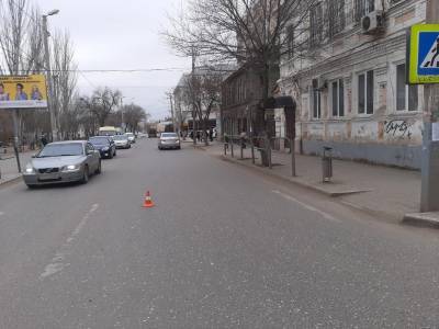 Астраханка сбила подростка на пешеходном переходе в центре города