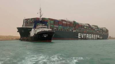 СМИ подсчитали ущерб от блокировки Суэцкого канала