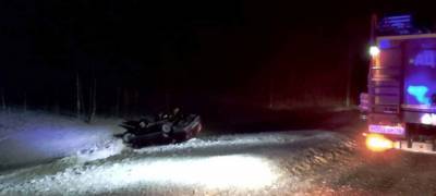 Автомобиль упал с дороги на крышу в городе горняков в Карелии (ФОТО)