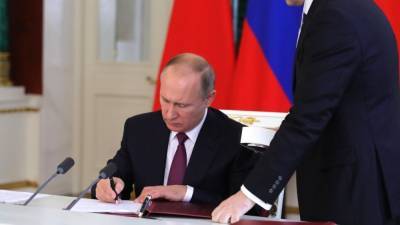 Путин внес на утверждение в Госдуму договор о военном сотрудничестве с Казахстаном