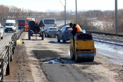 Мэрия Рязани начала контролировать ремонт дорог после видео укладки асфальта в лужи
