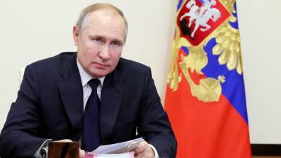 Путин рекомендовал защитить от списания по долгам минимальный доход россиян