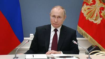 Путин рекомендовал защитить минимальный доход от списания по долгам