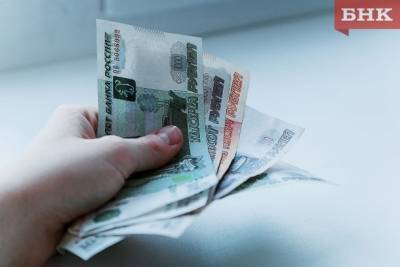 Жители Коми подарили мошенникам почти миллион рублей