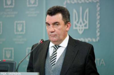 Данилов не исключает, что у Януковича и Азарова еще могут быть активы в Украине