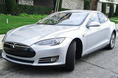 Moody's улучшило рейтинг Tesla до "Ва3" с "В2", прогноз позитивный