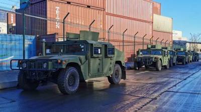 В Україну прибули 35 військових Hummer