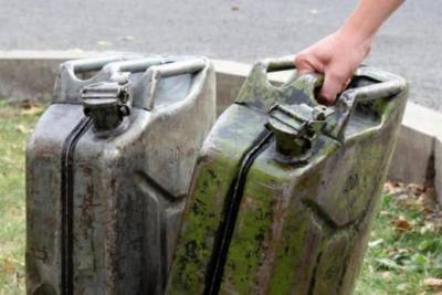 В Тверской области задержали машиниста с тремя тридцатилитровыми канистрами с топливом