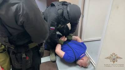 Налетчик с гранатой не сумел ограбить фирму в Москве. Видео