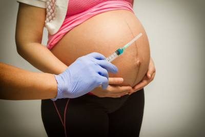 Вакцинированные от коронавируса беременные передают антитела младенцам