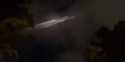 В небе над США пролетели горящие части второй ступени ракеты SpaceX - Видео - ТЕЛЕГРАФ