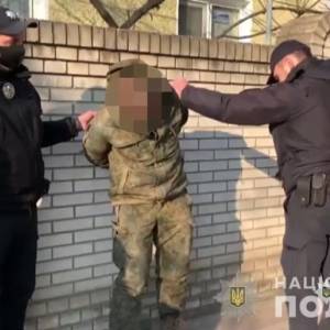 В Одесской области мужчина с пистолетом угрожал убить прохожих. Видео