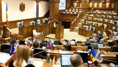 Парламент Молдавии смотрит скептически на консультации с Майей Санду