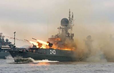 Корабли Черноморского флота выгнали эсминец США из Черного моря