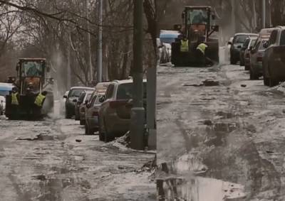 Жители северо-востока Москвы сообщили об укладке асфальта прямо на лед