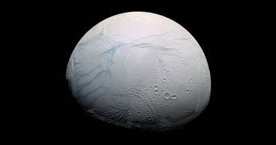 Под слоем льда Энцелады могут скрываться океанические течения, как на Земле