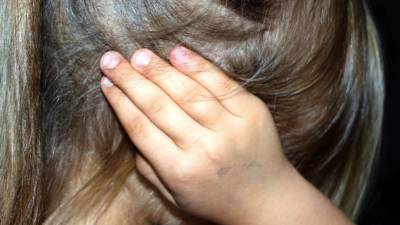 Житель Соснового бора месяцами насиловал двух маленьких дочек