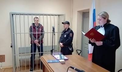 Жителю Первоуральска грозит 18 лет тюрьмы за убийство бывшей подруги у здания суда
