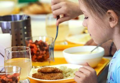 В Смоленске часть детей будет получать из бюджета компенсацию на питание