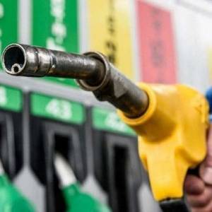 АМКУ рекомендовал крупнейшим сетям АЗС снизить цены на бензин