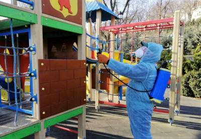 В Одессе начали дезинфицировать детские площадки (фото)