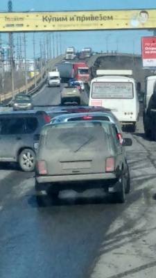 В Кургане — новая авария на Чеховском мосту с участием грузовика