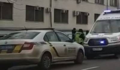 В Киеве таксист сбил девушку, которая выбежала на дорогу: фото с места ЧП