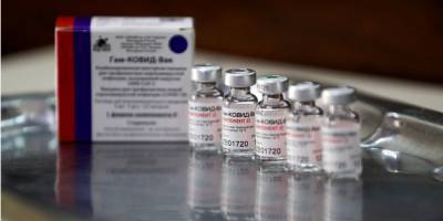 Кремль отреагировал на слова Макрона о «мировой войне» из-за вакцин от COVID-19