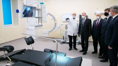 Беглов посетил новый корпус больницы в Колпино, который строили с 2013