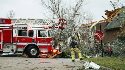 «Разъяренный осьминог»: Жители Алабамы поделились кадрами разрушительных торнадо