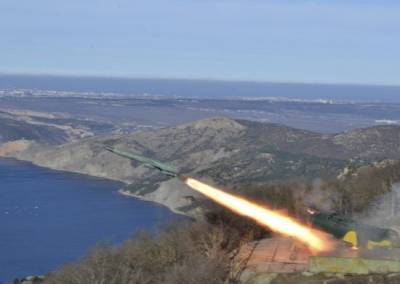 Два корабля Черноморского флота отразили ракетный удар с берега: учения