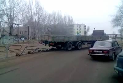 В Астрахани полиция нашла снесшего ограждения водителя МАЗа