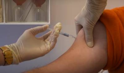 Запис на вакцинацію: українцям детально пояснили про всі можливі способи реєстрації