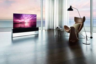 LG начнет продавать в России сворачивающийся телевизор