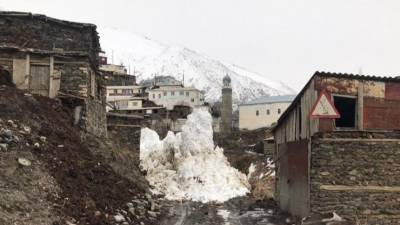 Седьмая по счету лавина опять отрезала село в Дагестане от цивилизации
