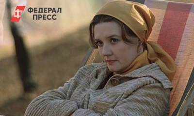 «Отдельные персонажи»: как менялись прически главной героини «Москва слезам не верит»