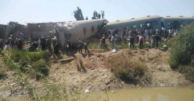 В Египте столкнулись два поезда: десятки погибших и пострадавших (ФОТО, ВИДЕО)