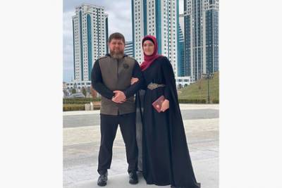 Жена Кадырова показала редкое фото мужа с дочерью