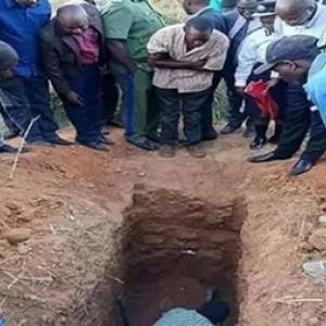 В Замбии 22-летнего знахаря похоронили заживо