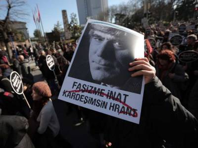 В Турции трех полицейских приговорили к пожизненному заключению за убийство журналиста